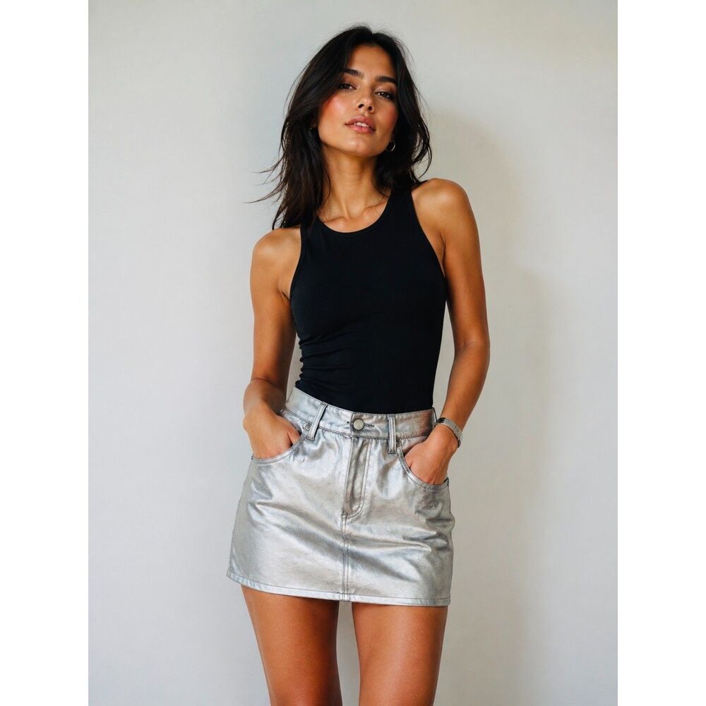 Gianni Bini Viscose Mini Skirt Size 8 - Faint Scuff